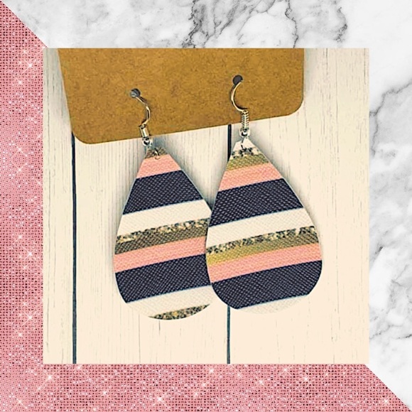 Jewelry - 5/$25 Pretty striped leather teardrop earrings